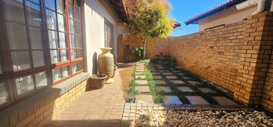 3 Bedroom Property for Sale in Flamwood North West